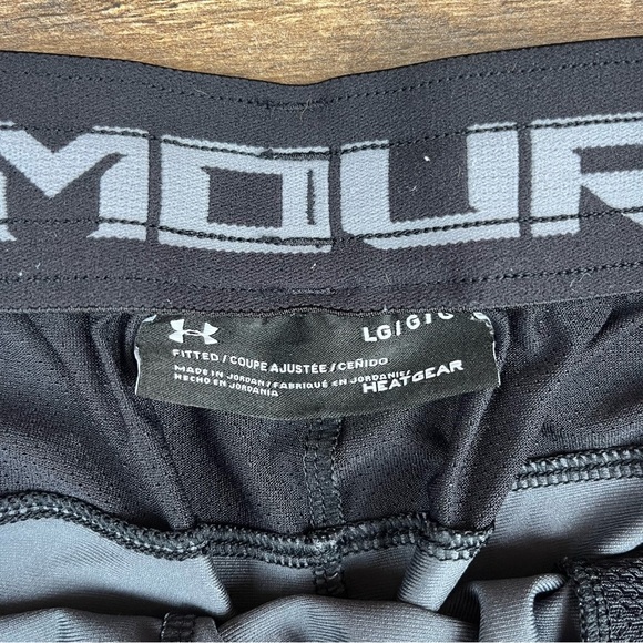 Under Armour Men's Black Athletic Shorts - Picture 3 of 8